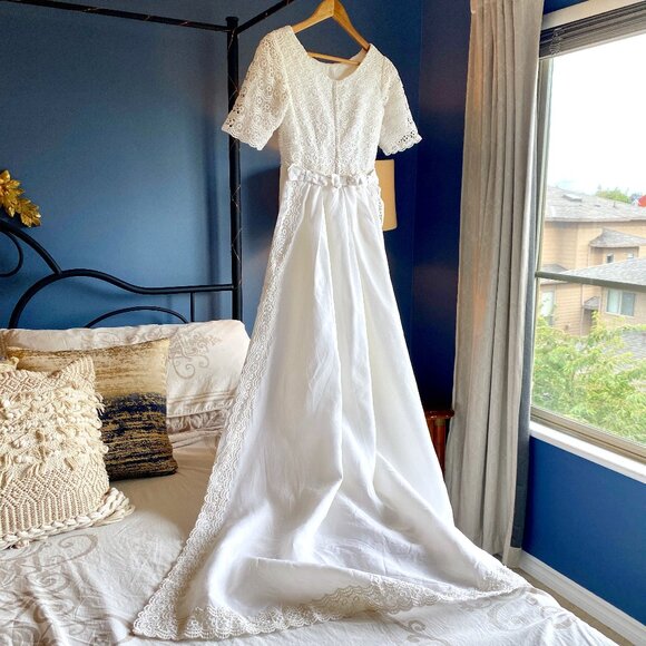 Vintage 1950s Wedding Dress and Removable Train - Picture 8 of 16